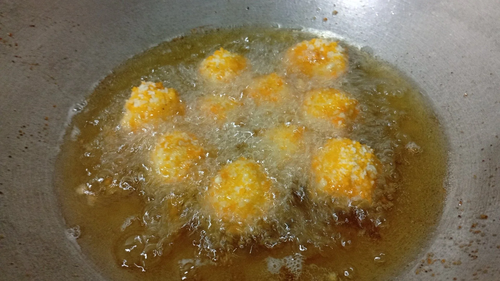 Suka Cemilan Crispy atau Soft?