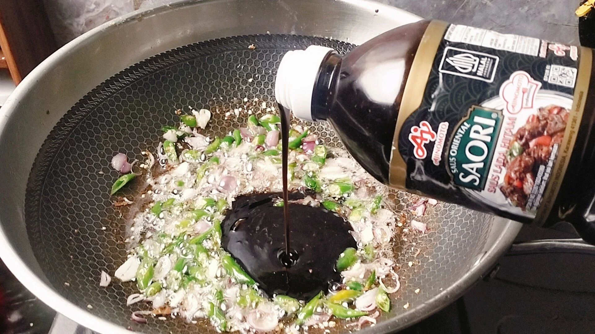 Suka masak dengan saus Saori lada hitam?