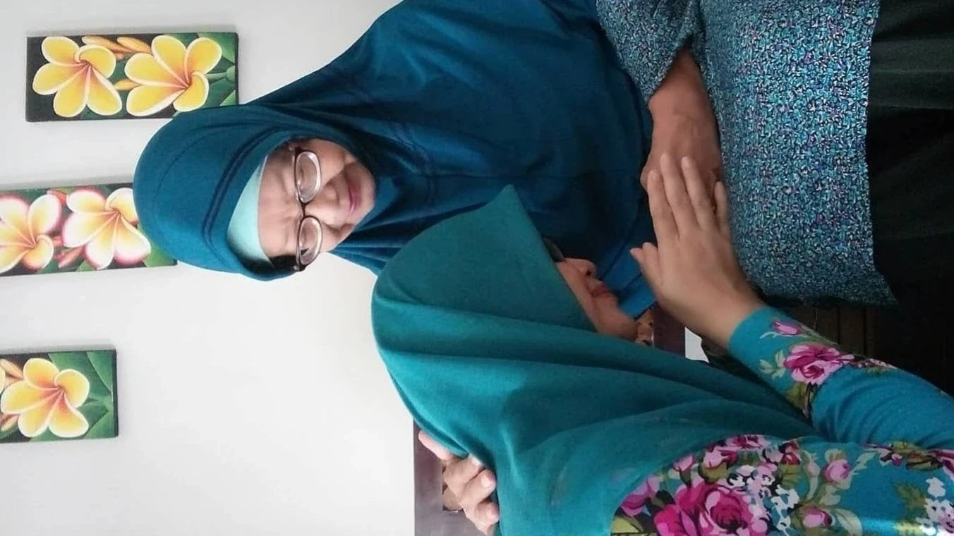 Sungkeman  #CeritaMomenFitri