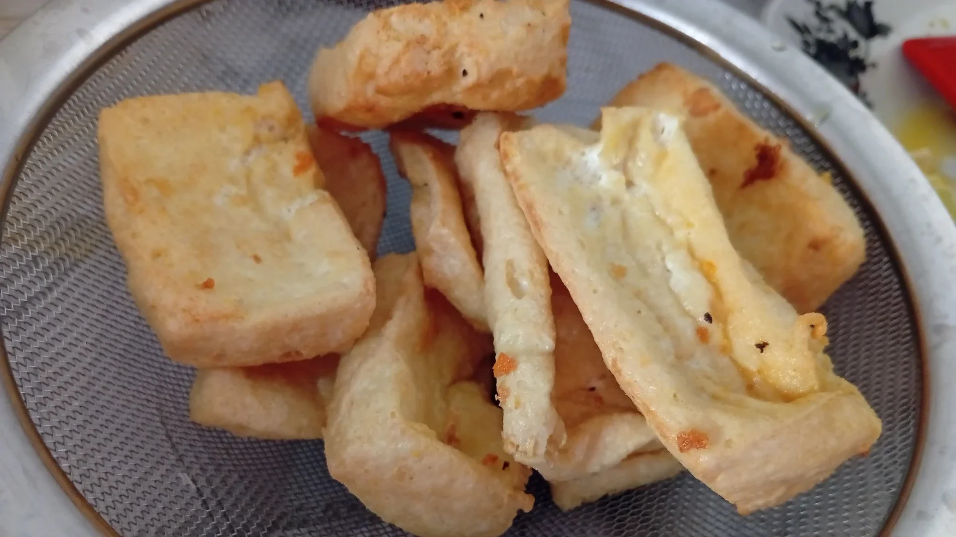 Tahu goreng sebagai pelengkap