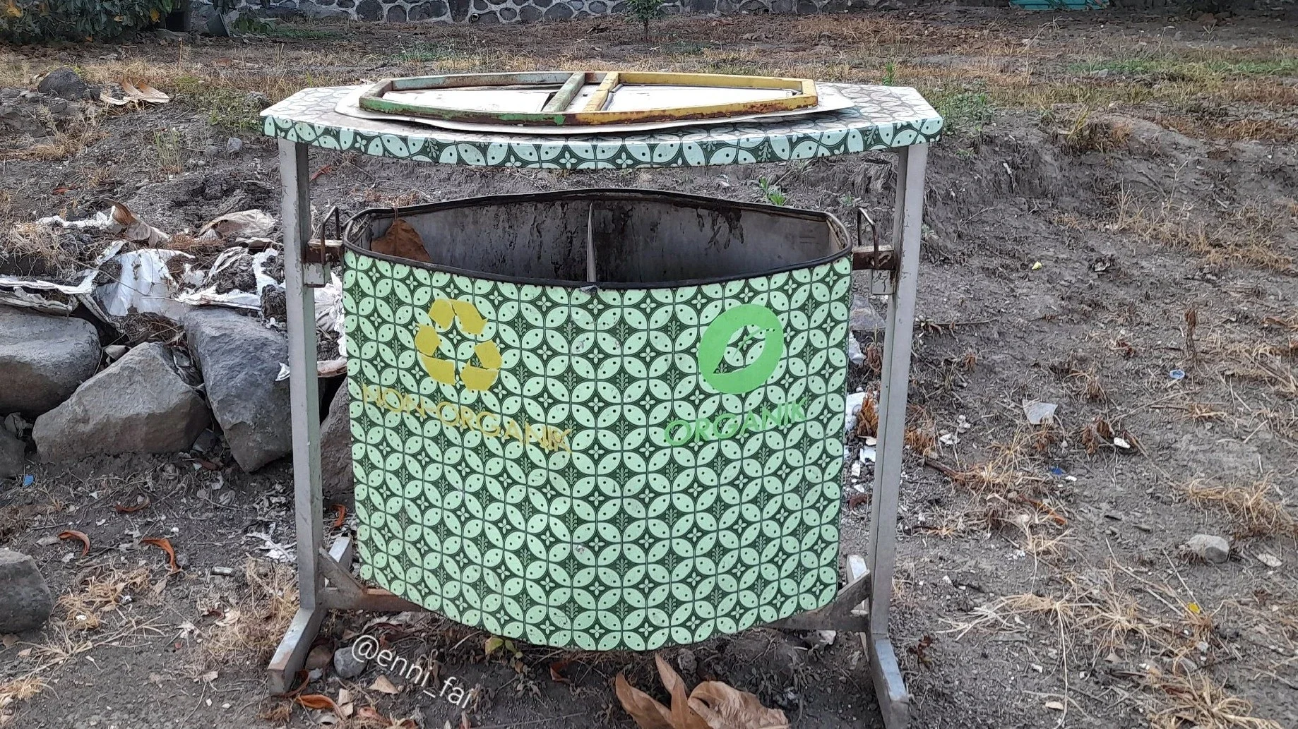 Tempat Sampah Estetik Motif Batik Kawung