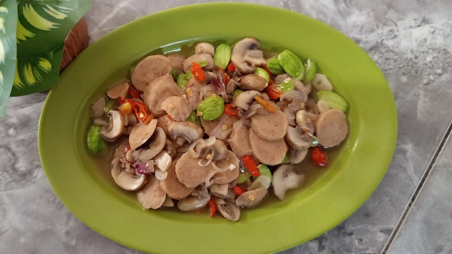 tumis bakso jamur