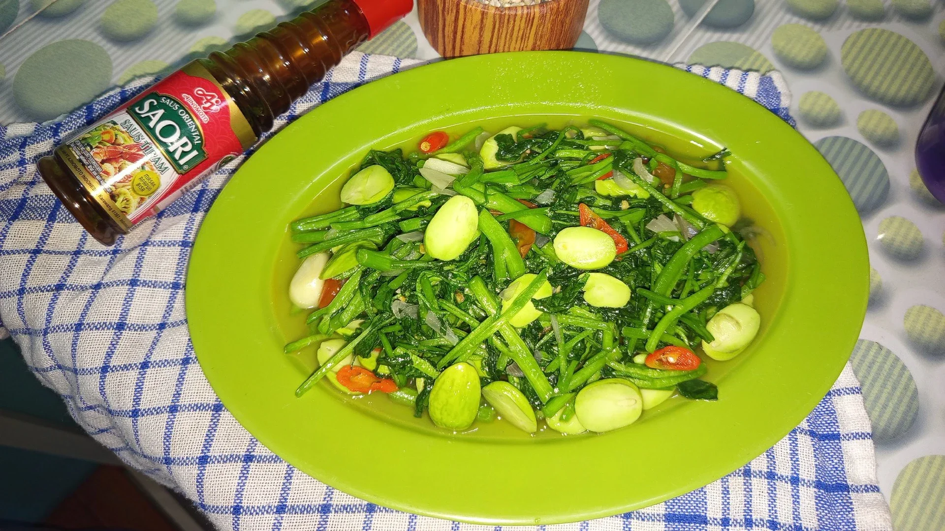 tumis selada air