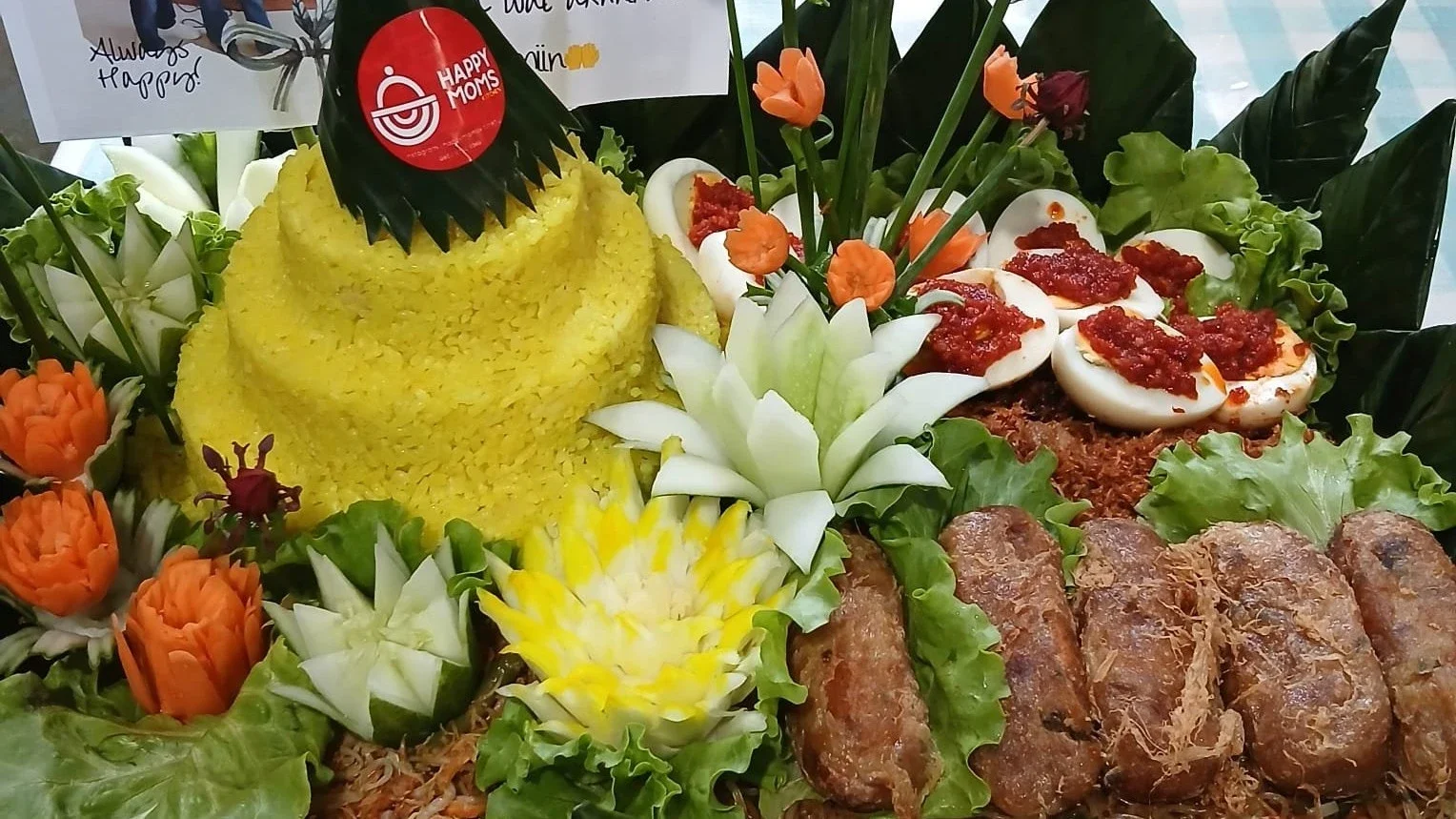 Tumpeng Nasi Kuning atau Nasi Liwet