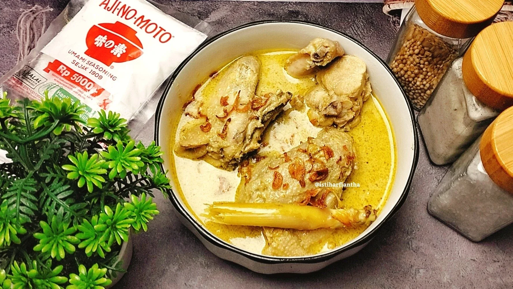 Ayam Opor Kuning ala AJI-NO-MOTO®