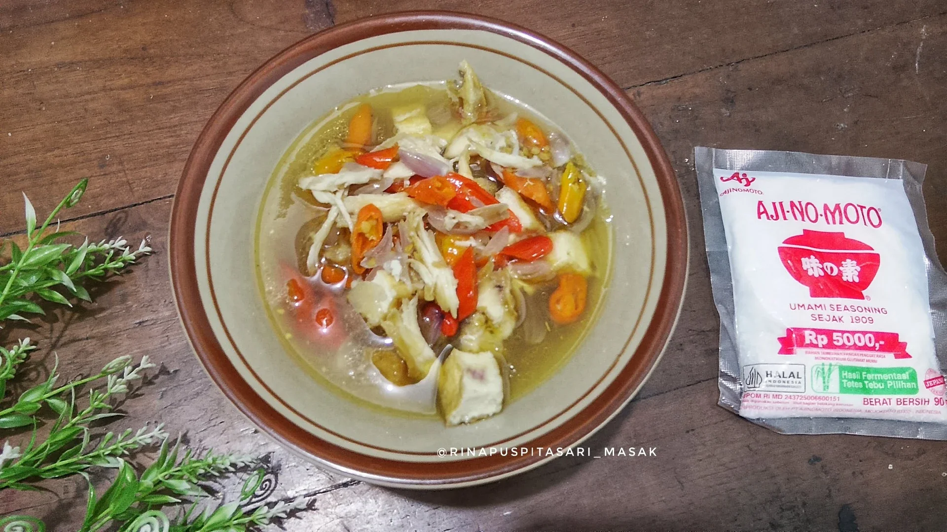 Ayam Suwir Tahu Kuah Pedas ala AJI-NO-MOTO®