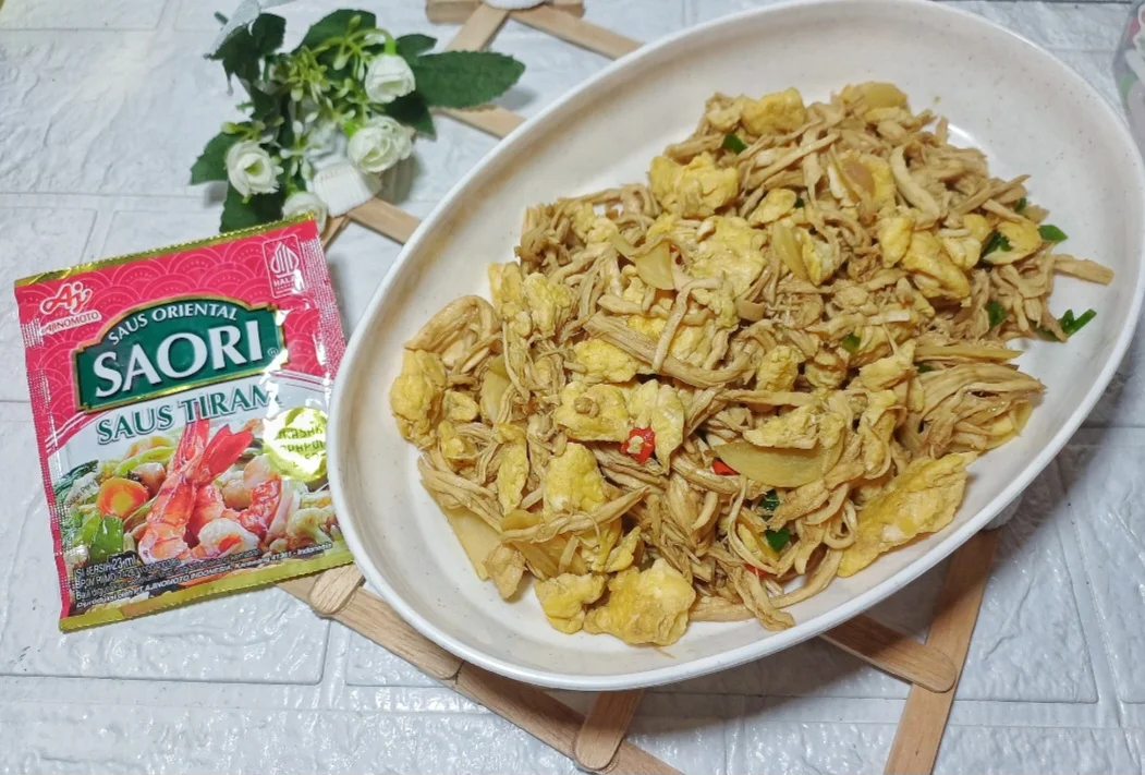 Ayam Suwir Telur Tumis