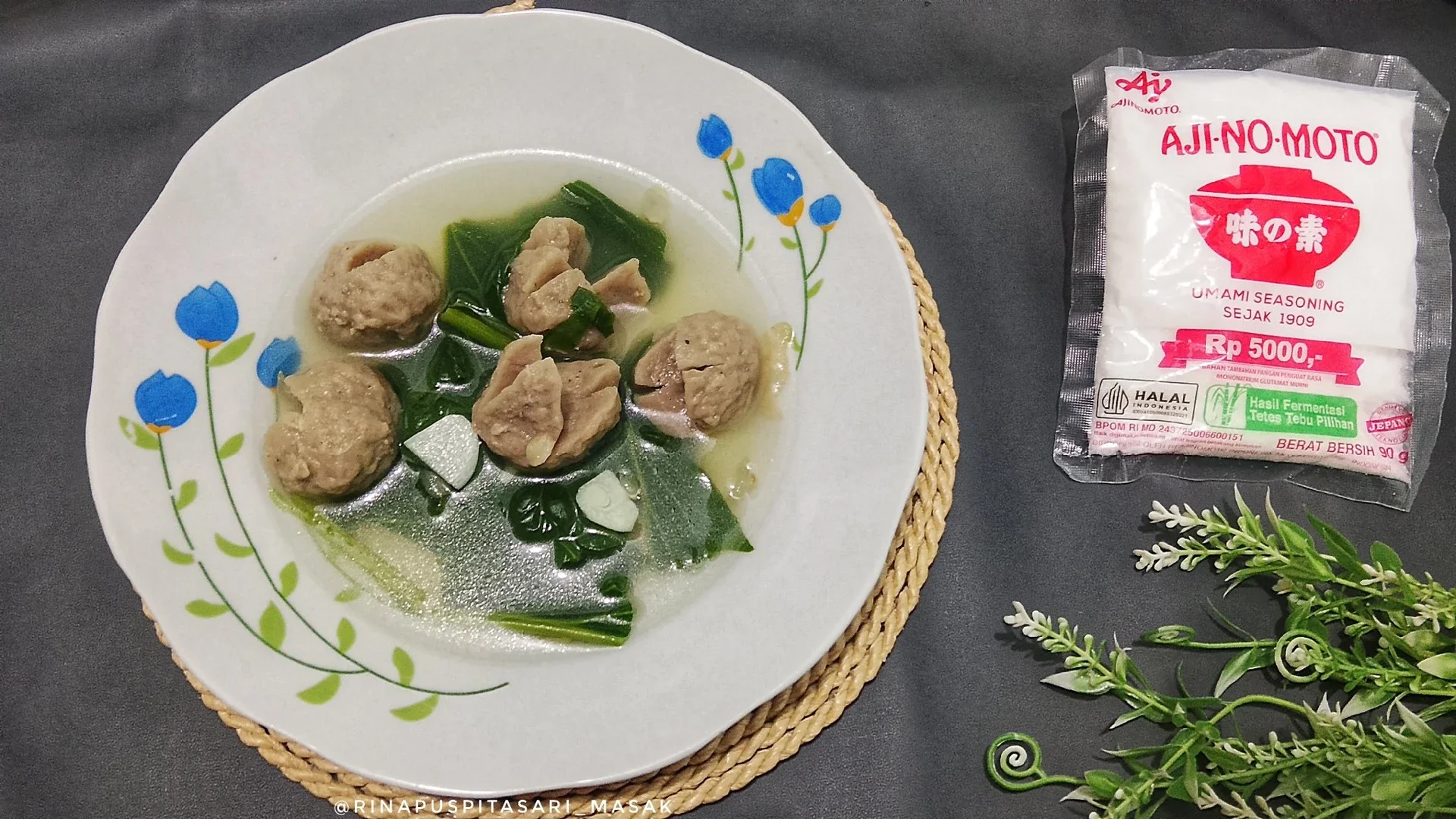 Bakso Kuah Caisim ala AJI-NO-MOTO® #MasakanPenuhCinta