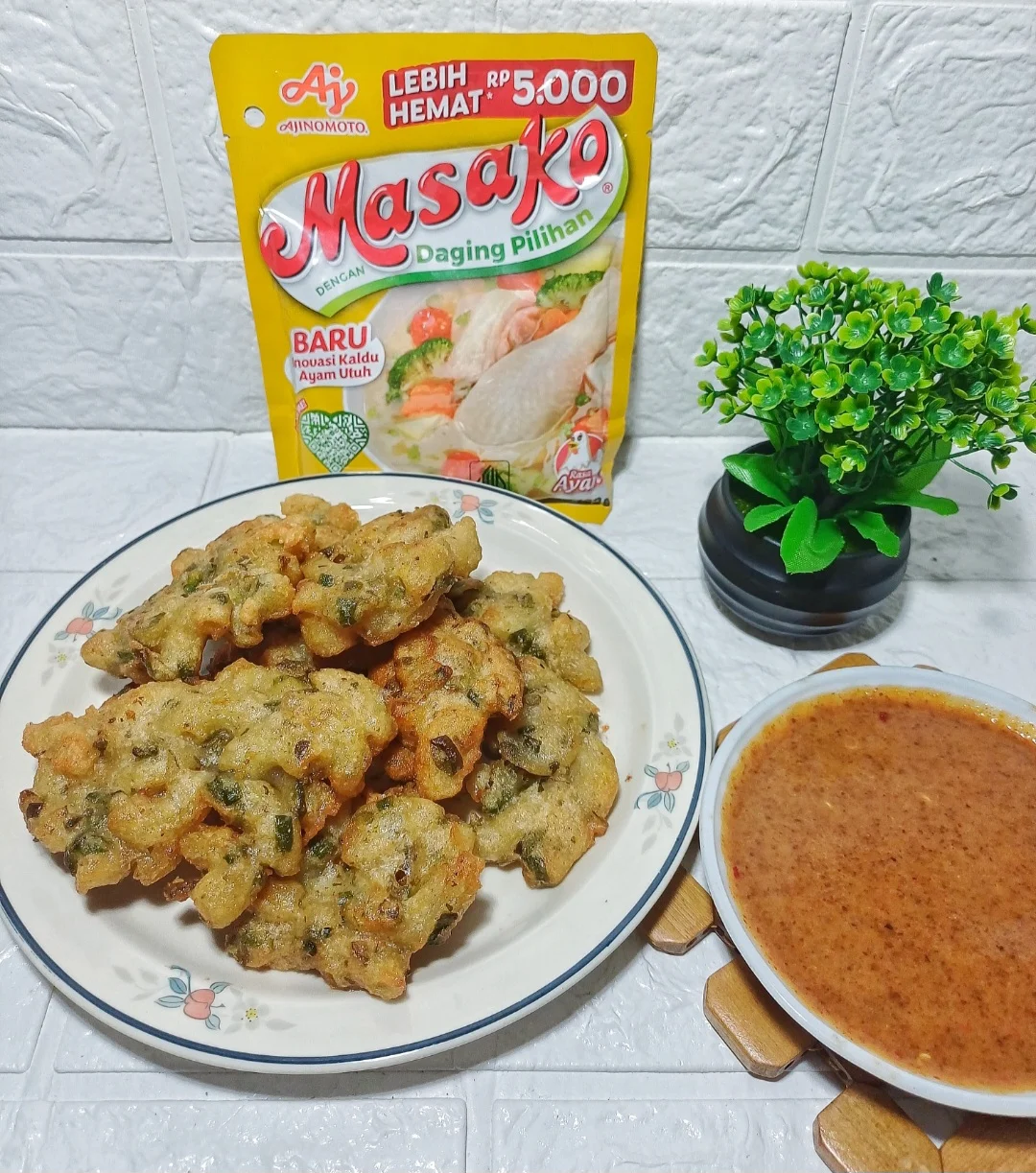 Bakwan Makaroni Sambel Kacang