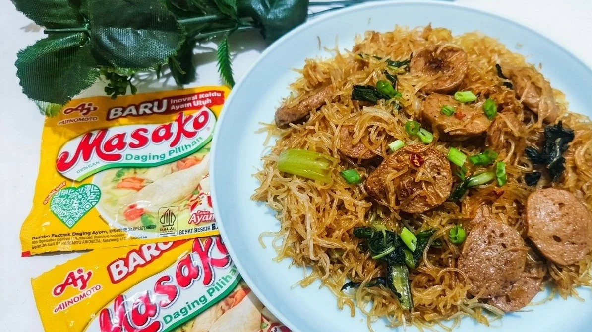 Bihun goreng bakso ala masako
