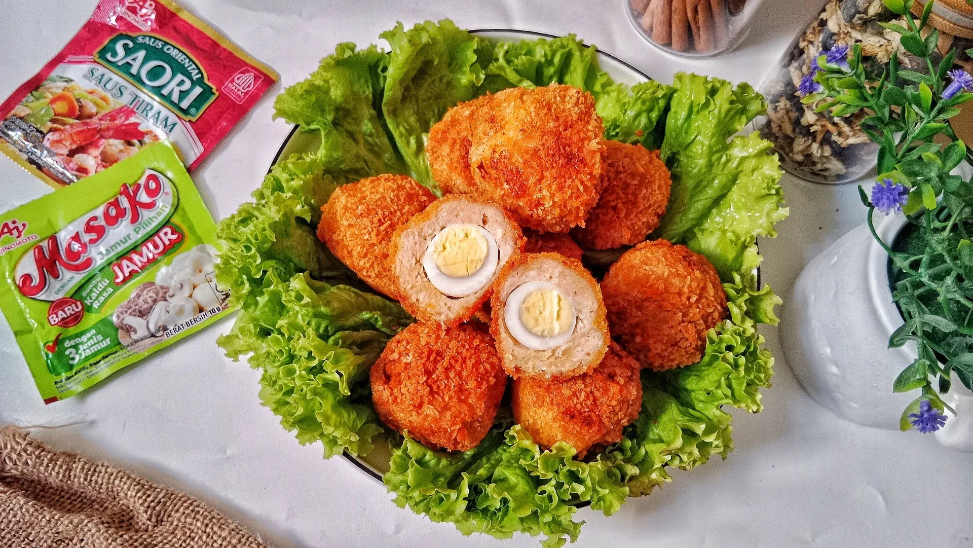 Bola Bola Ayam Isi Telur Puyuh