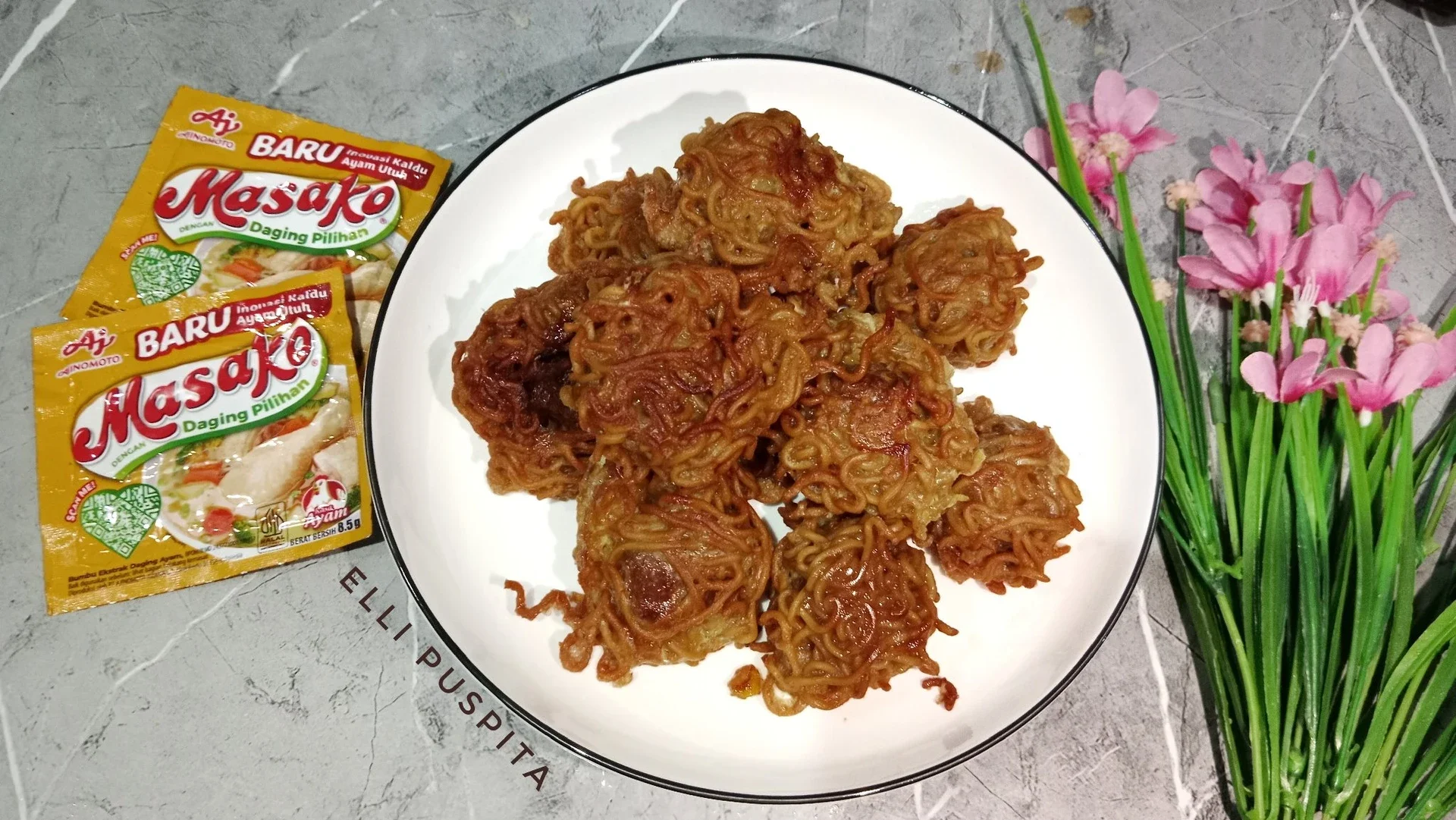 bola-bola mie kriuk