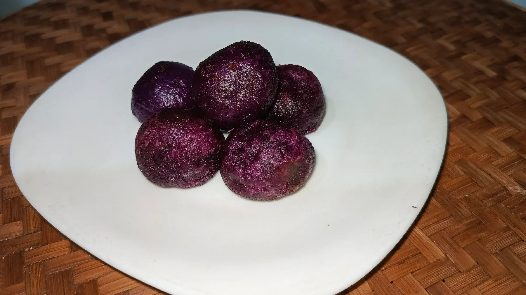 Bola-Bola Ubi Ungu