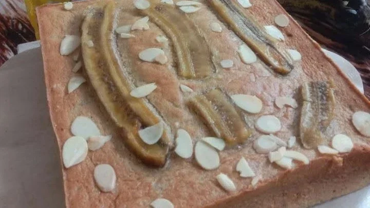 Bolu pisang Almond 