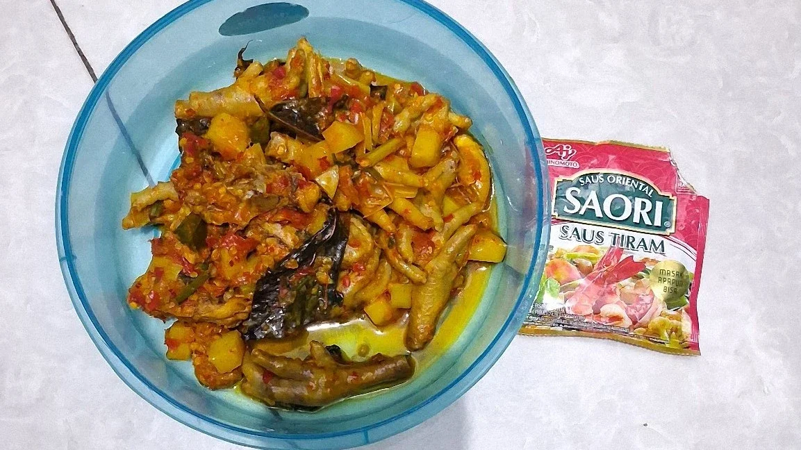 ceker ayam+kentang pedas