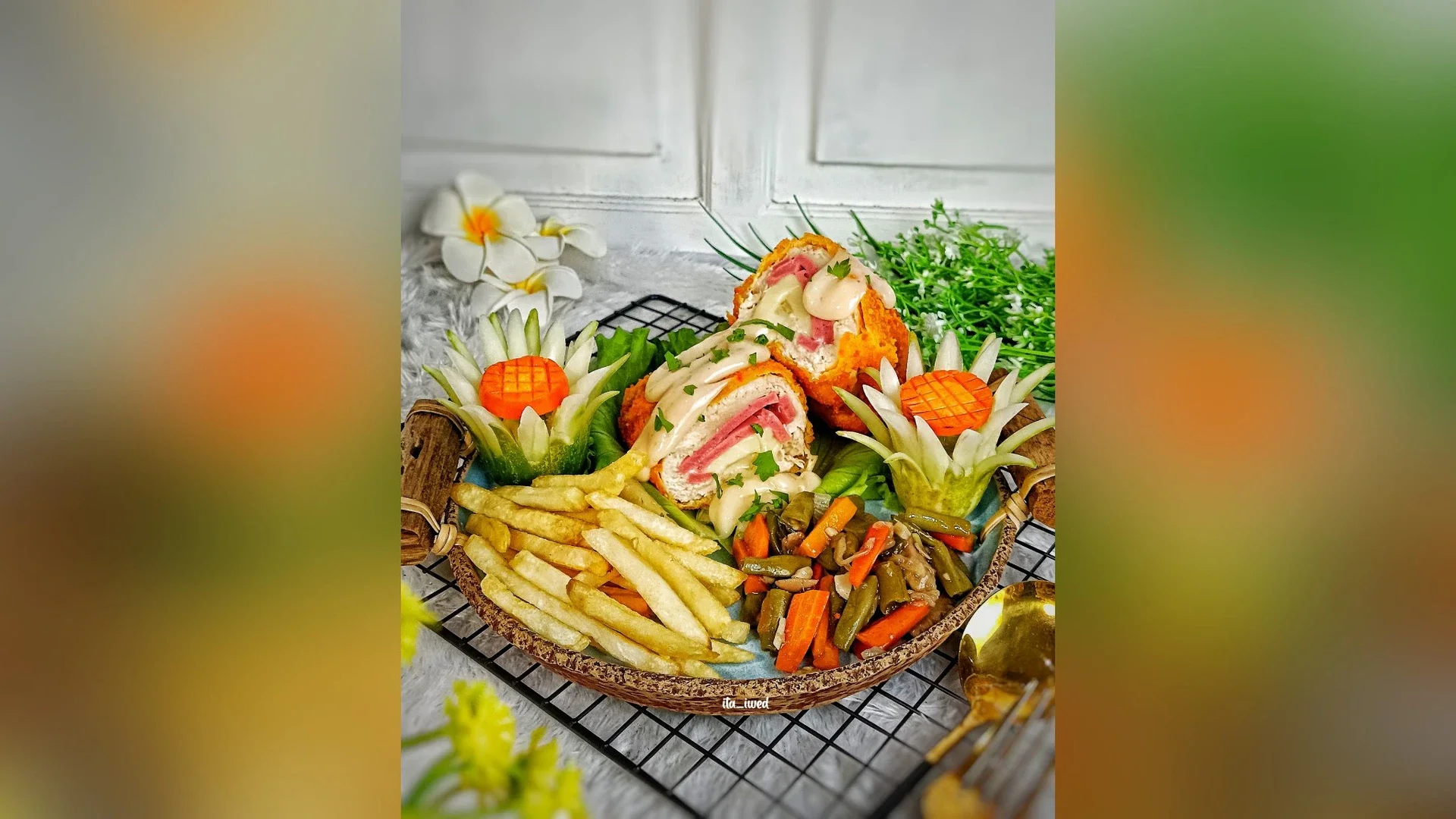 CHICKEN CORDON BLEU