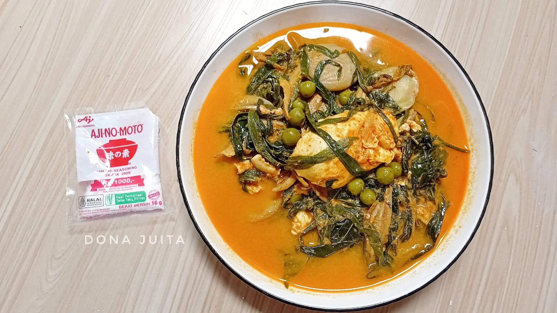 Gulai Telur Campur Daun Ubi Jengkol