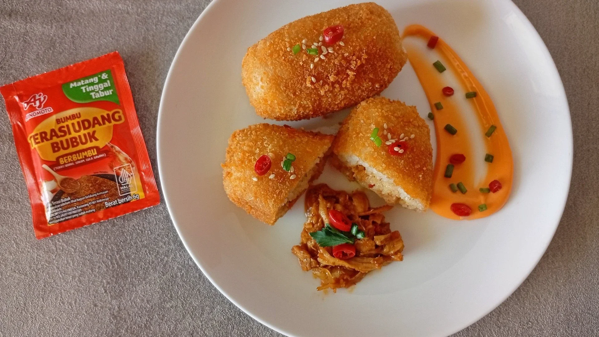 Ketan Crispy Ayam Suwir Terasi