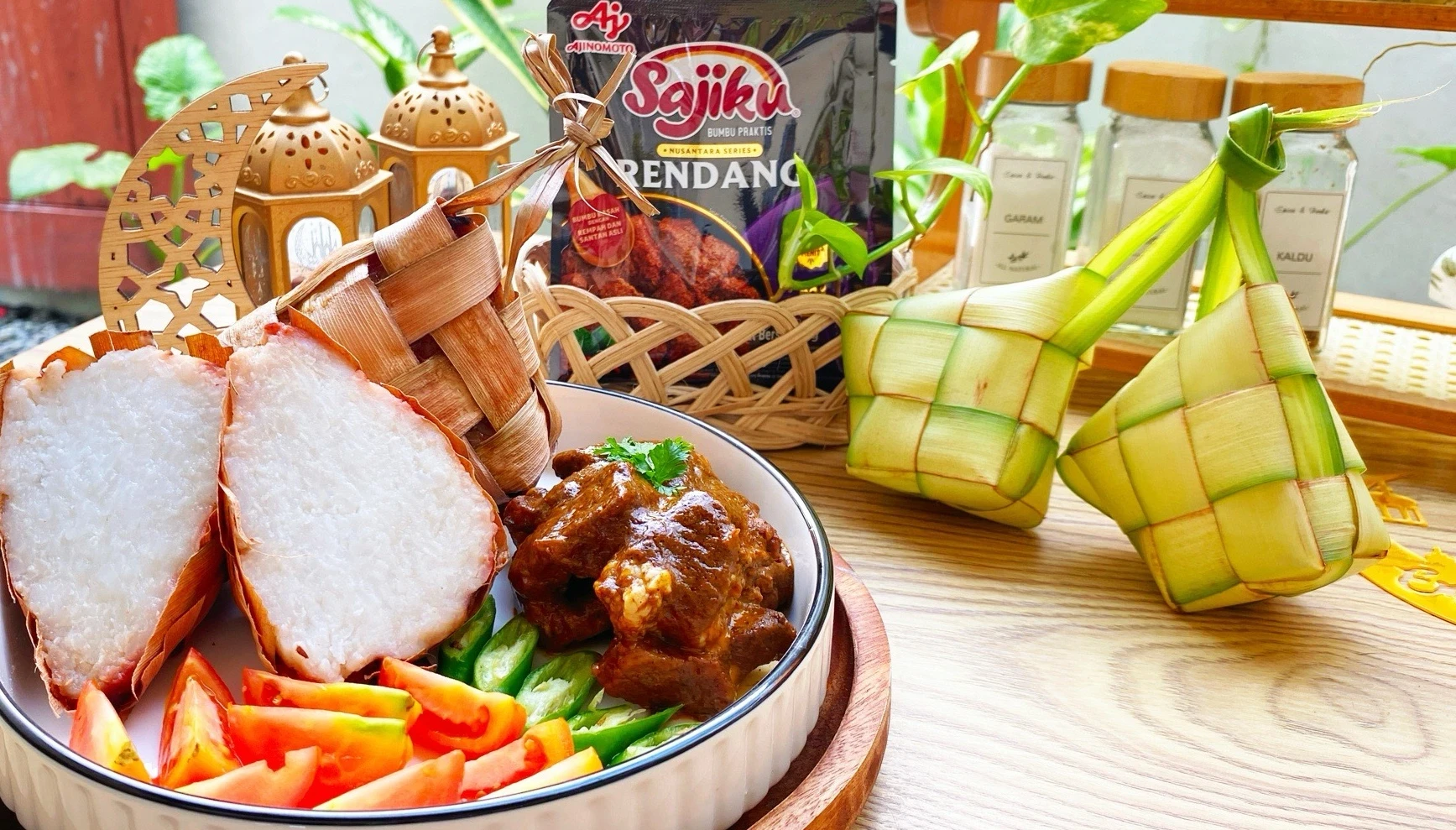 KETUPAT RENDANG ALA SAJIKU BUMBU RENDANG