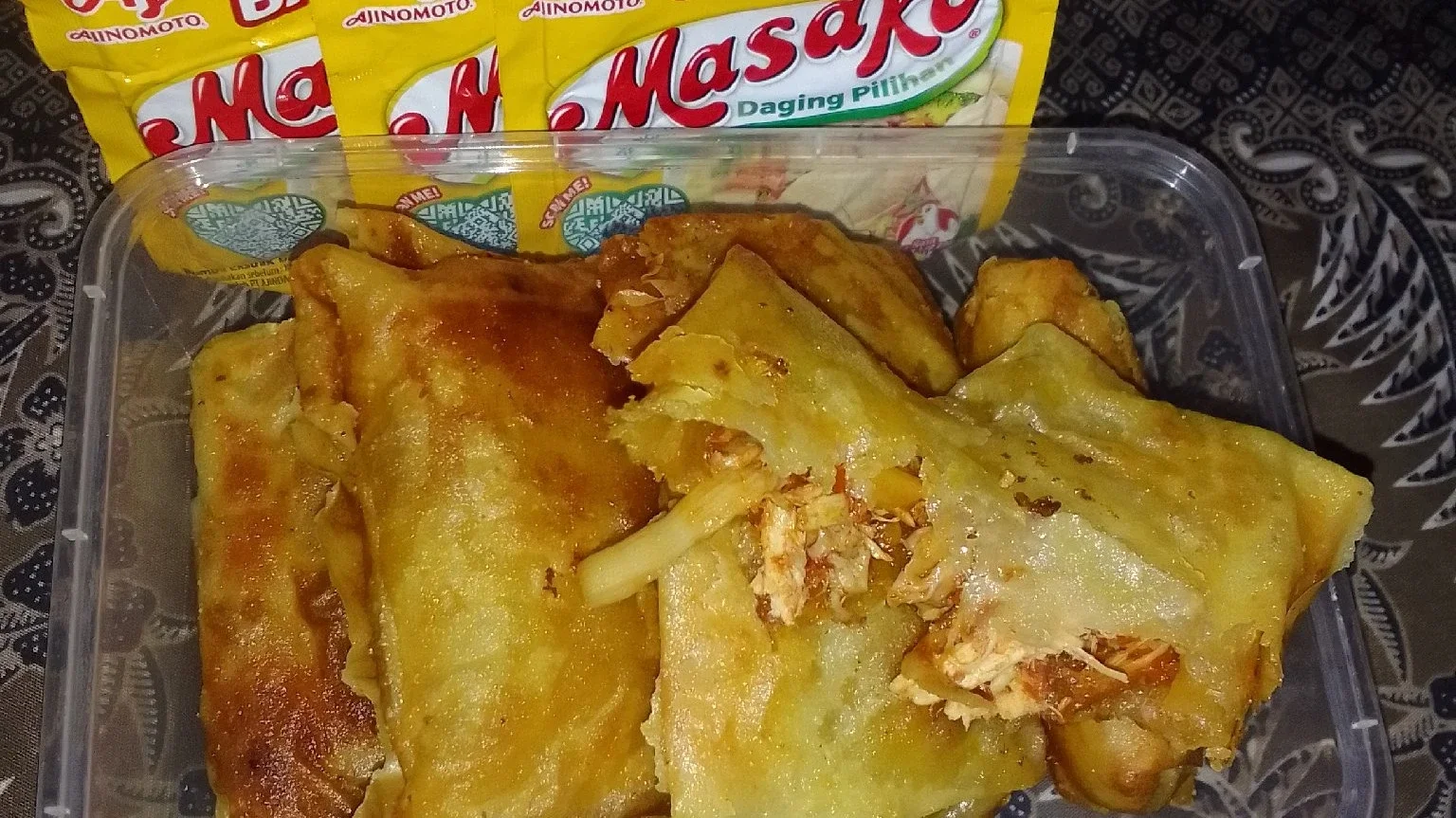 kulit lumpia isi ayam suwir ala masako