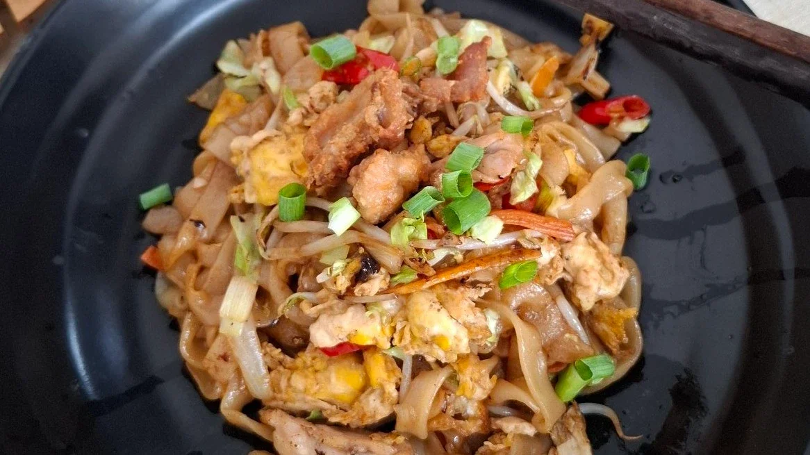 Kwetiauw Goreng Ayam ala Chinese food