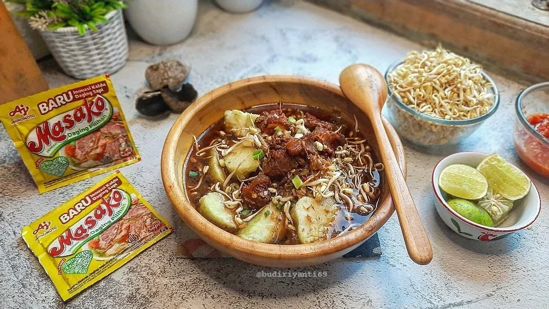 Lontong Rawon Sapi Empuk Gurih Ala Masako