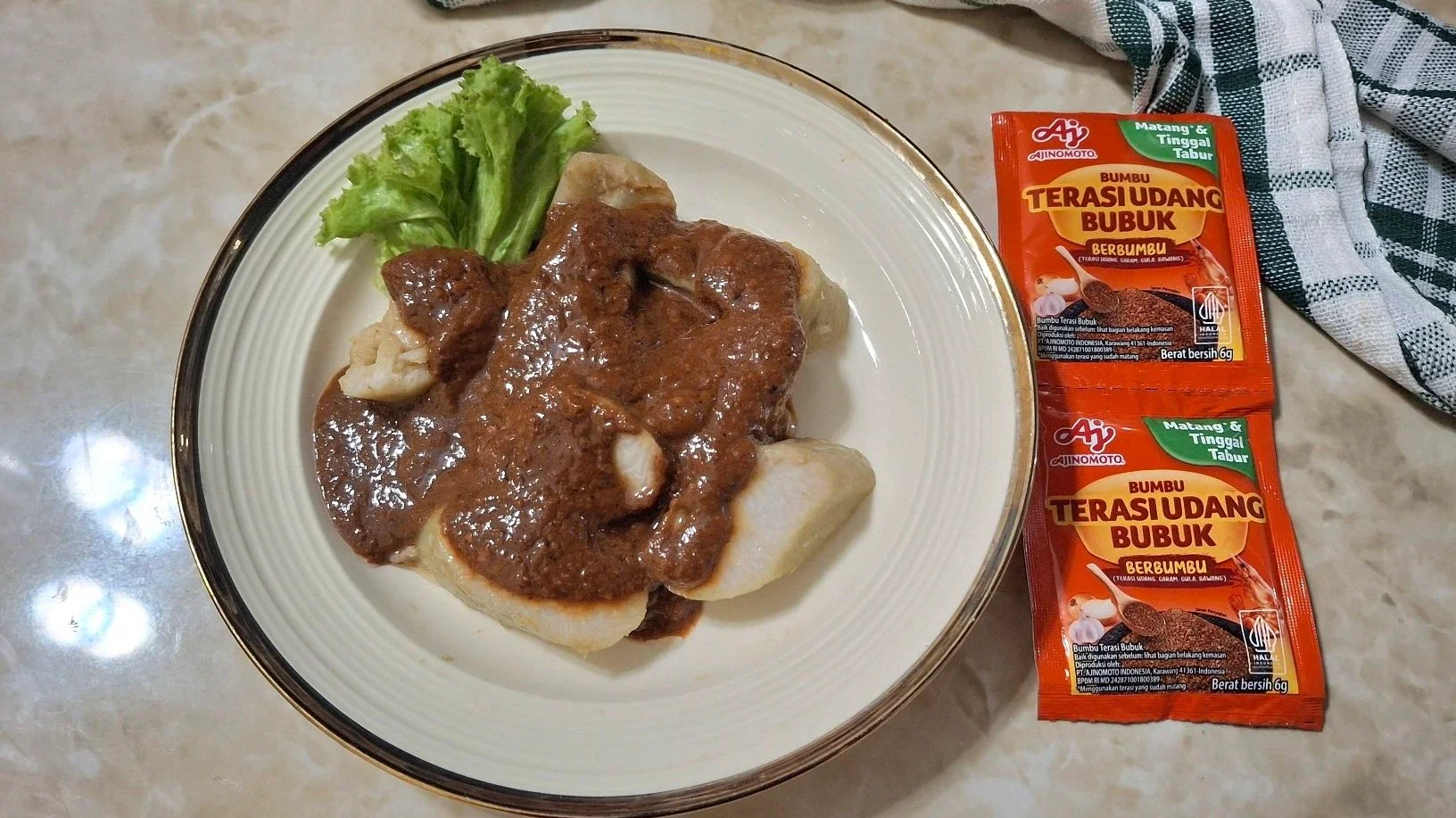 Lontong Siram Sambal Kacang