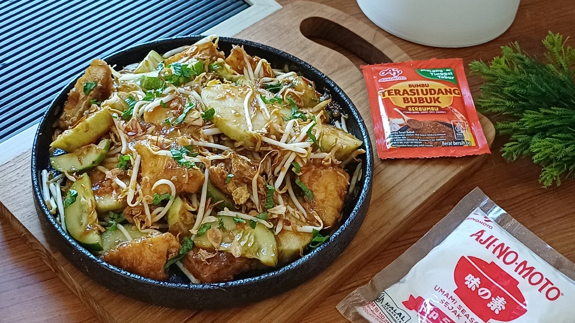 Lontong Tahu Sambel Kecap