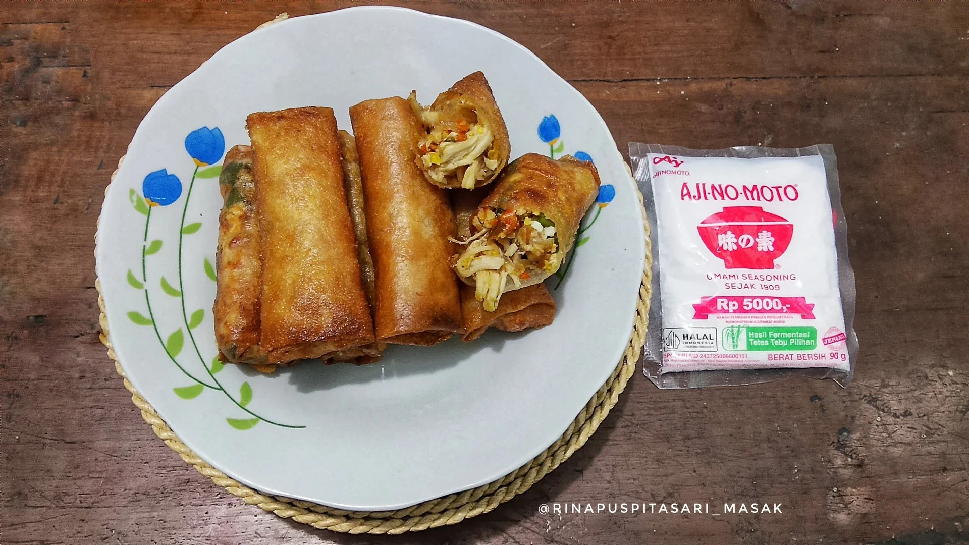 Lumpia Isi Ayam Suwir Telur Pedas ala AJI-NO-MOTO®