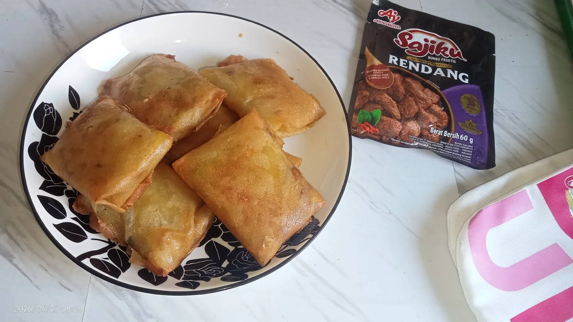Martabak Telur isi Bakso Bumbu Rendang 