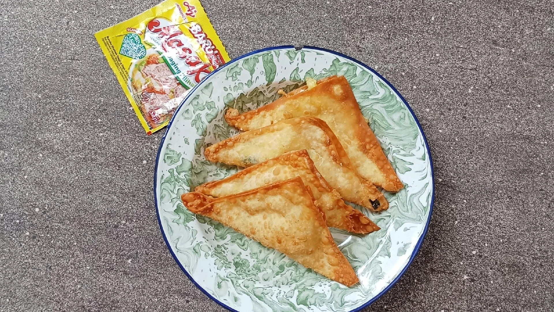 Martabak Telur Pangsit Ayam