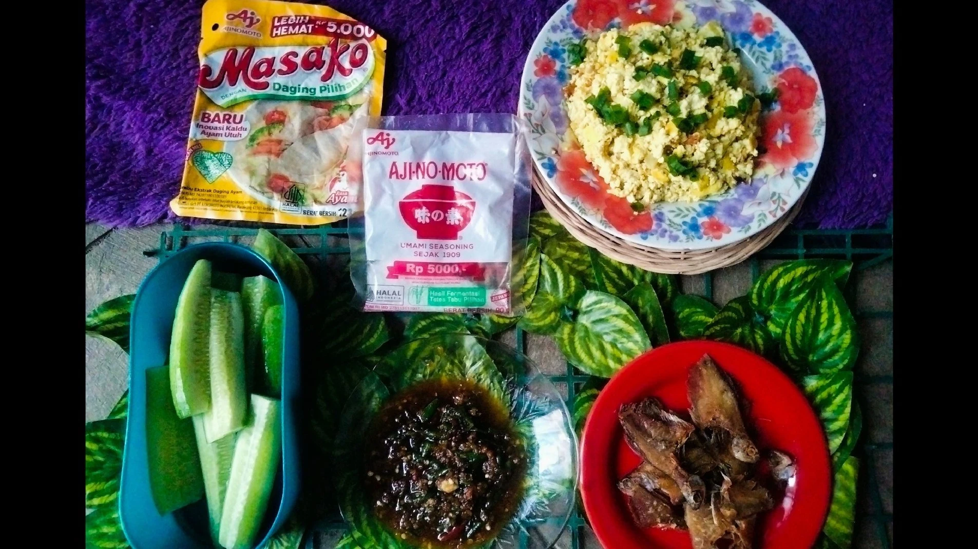 MASAKAN KHAS SUNDA (Tahu bejek, Sambal Kencur Ijo, Asin Sepat, Mentimun) diolah dengan bumbu Masako® & Aji-No-Moto®