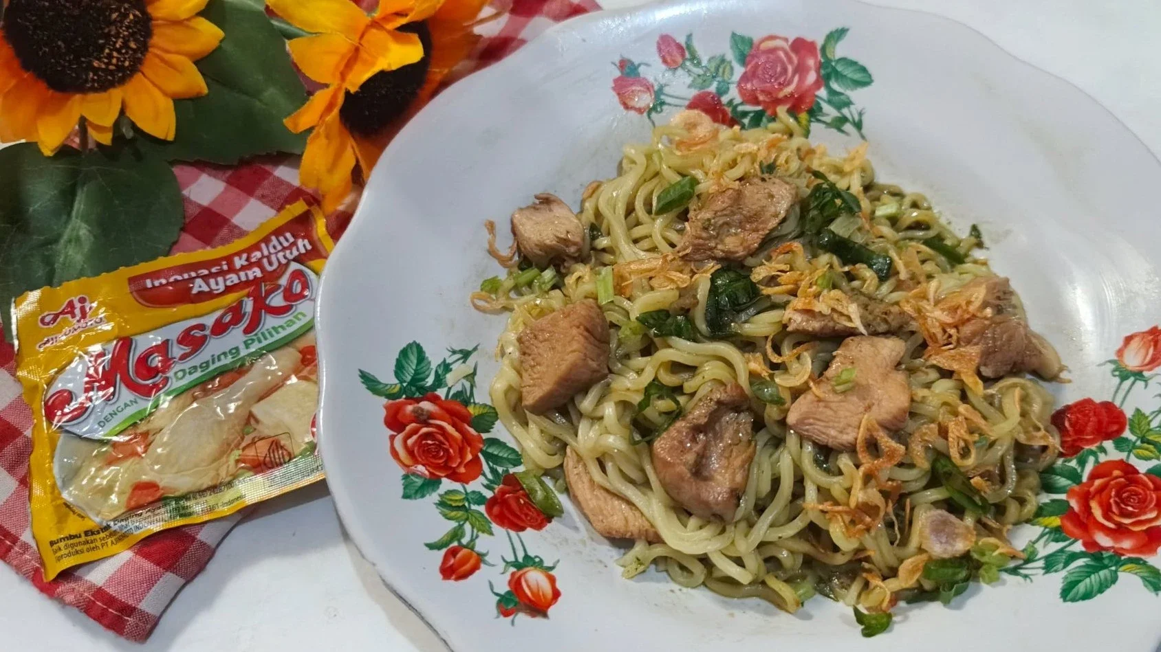 Mie goreng ayam fillet cabe hijau
