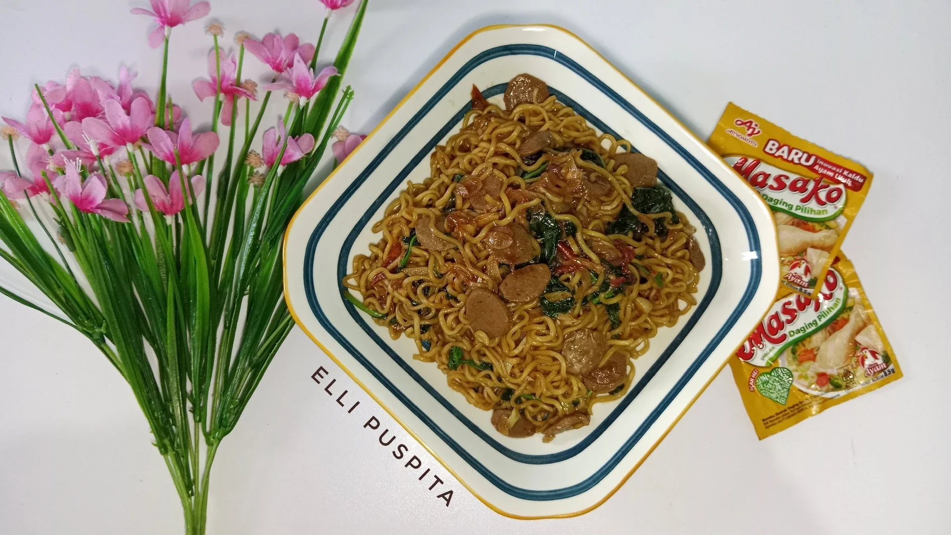 Mie goreng bayam bakso