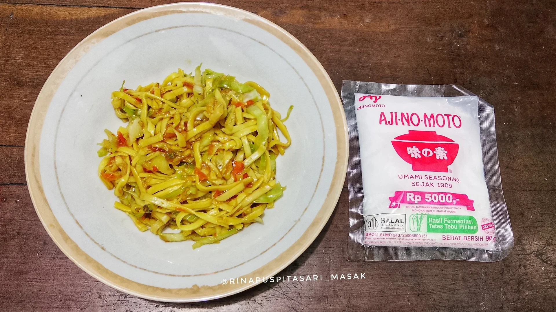 Mie Goreng Pedas ala AJI-NO-MOTO®