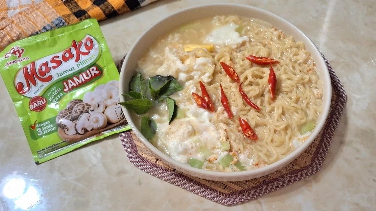 Mie Nyemek Kaldu Jamur ala Masako