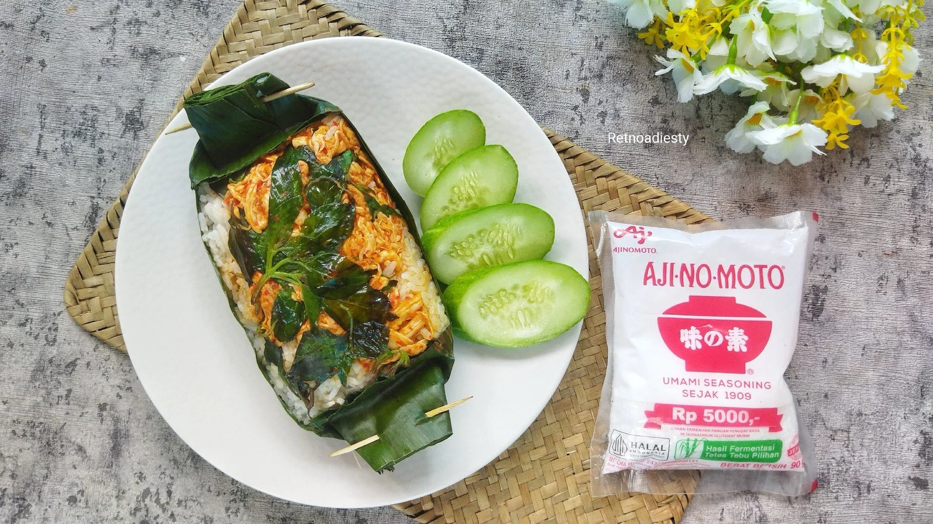Nasi bakar ayam suwir pedas 