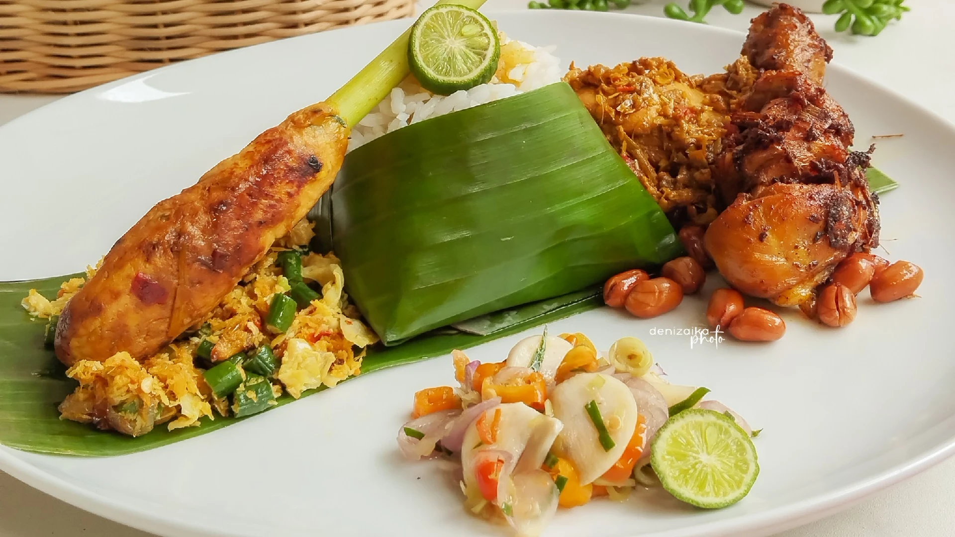 Nasi Campur Ayam khas Bali (dengan satu bumbu dasar)