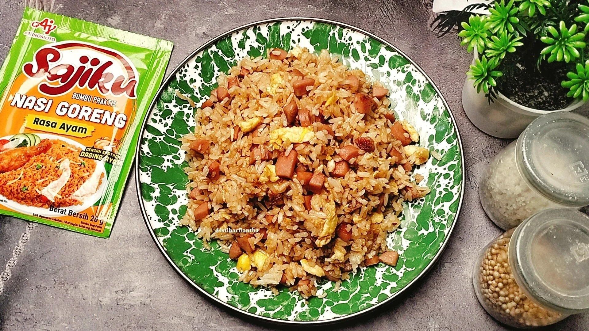 Nasi Goreng Kecap Sosis ala SAJIKU®