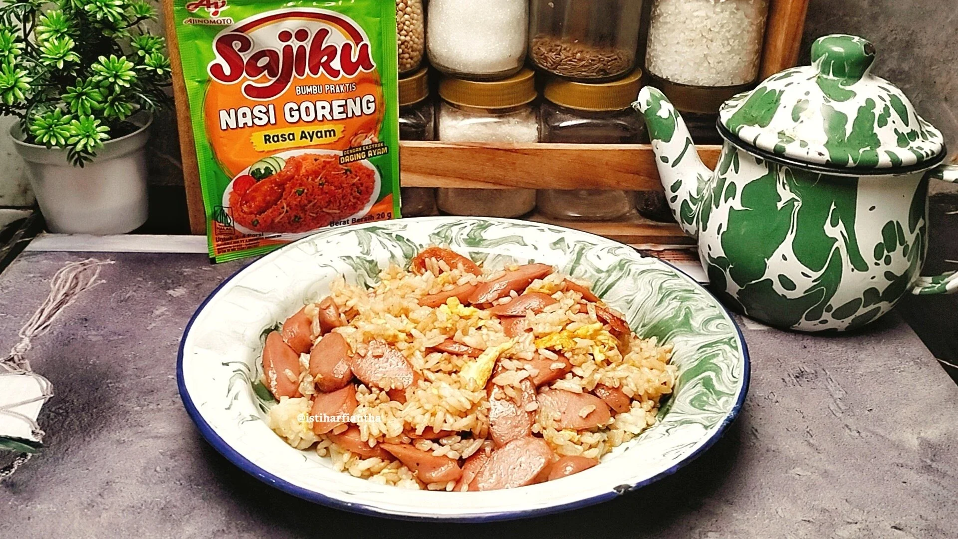 Nasi Goreng Sosis Telur ala SAJIKU®