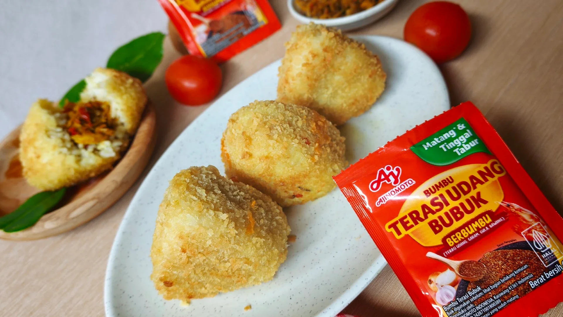 Nasi Kepal Goreng Isi Tongkol Suwir 