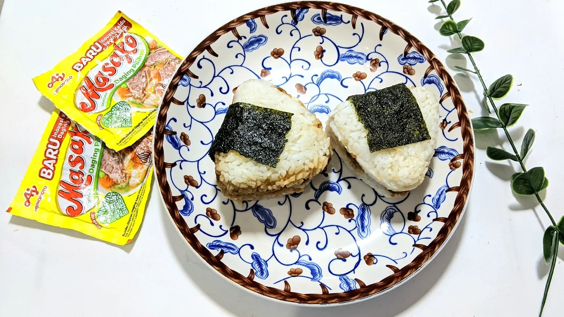 Onigiri Ayam Kecap Pedas