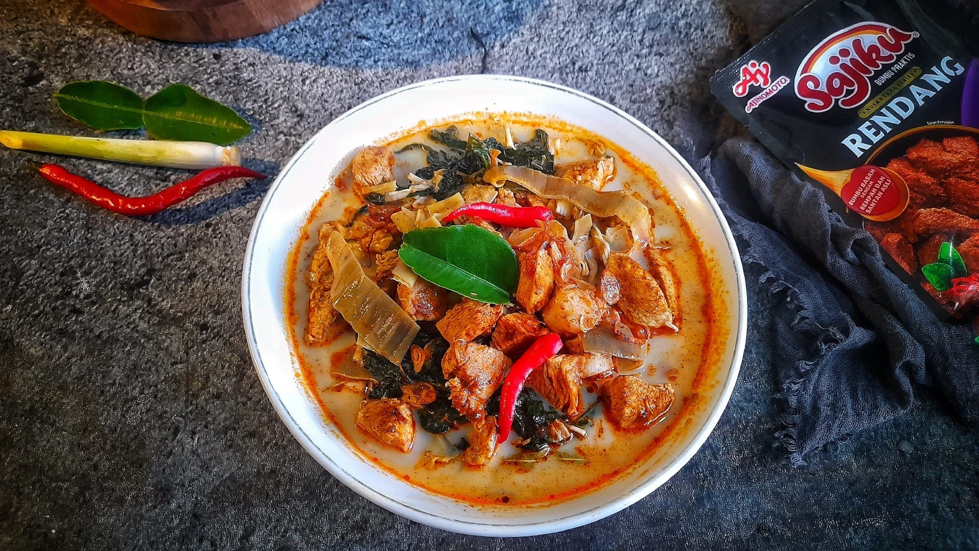 Ontong Daun Singkong Kuah Rendang Ayam
