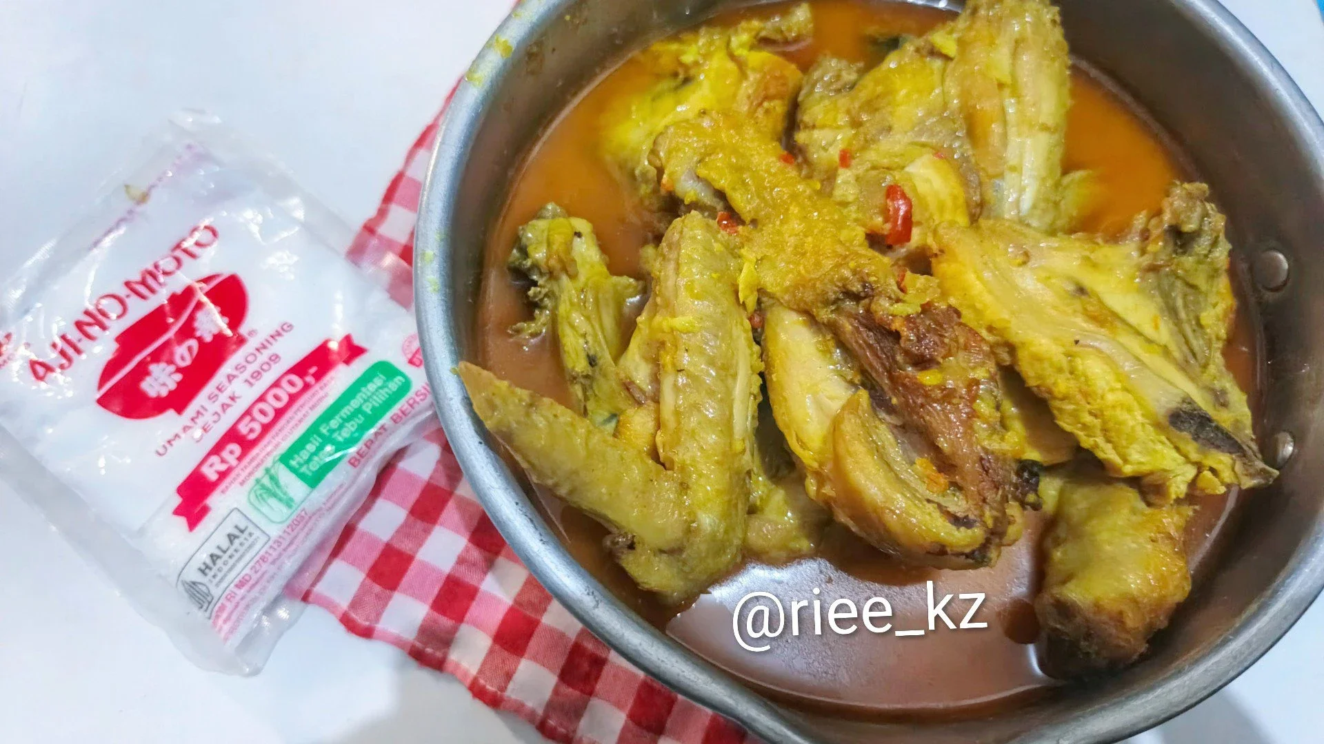 Opor Ayam Pedas