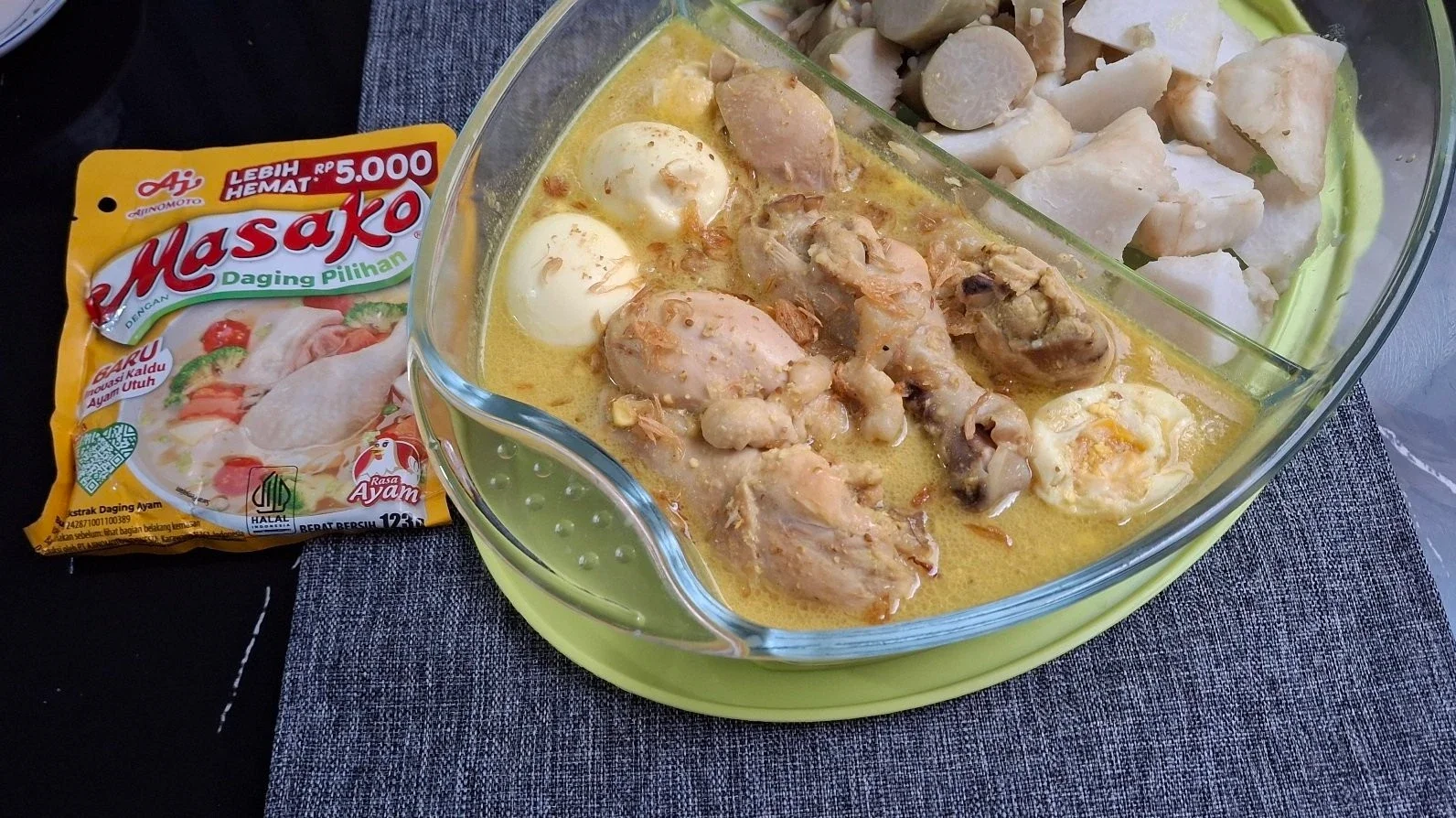Opor Ayam Telur Bulat 