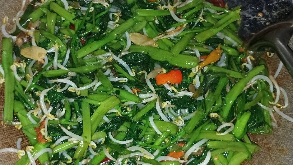 Oseng kangkung dan tauge