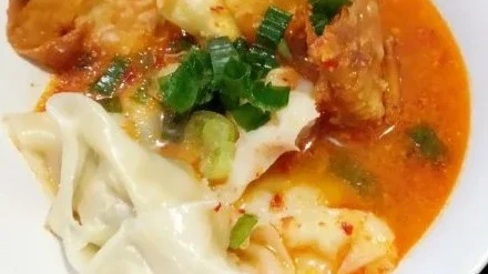 Pangsit ayam kuah seblak