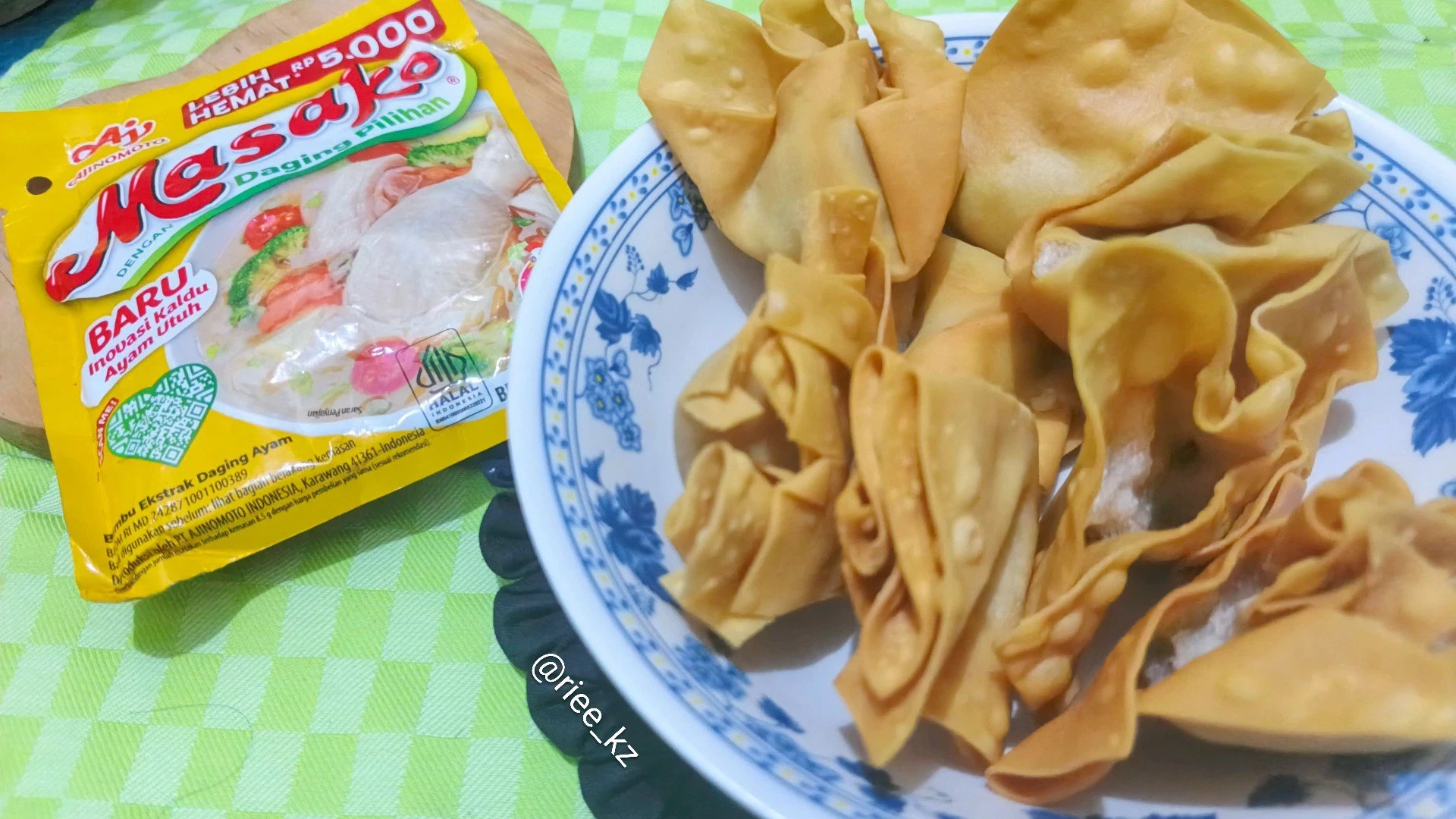 Pangsit goreng isi ayam