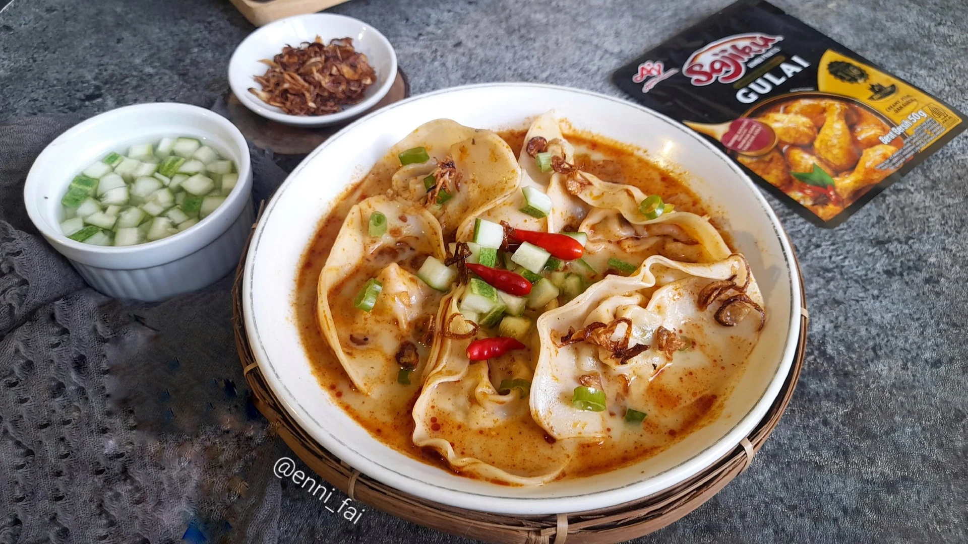 Pangsit Kuah Gulai Ayam
