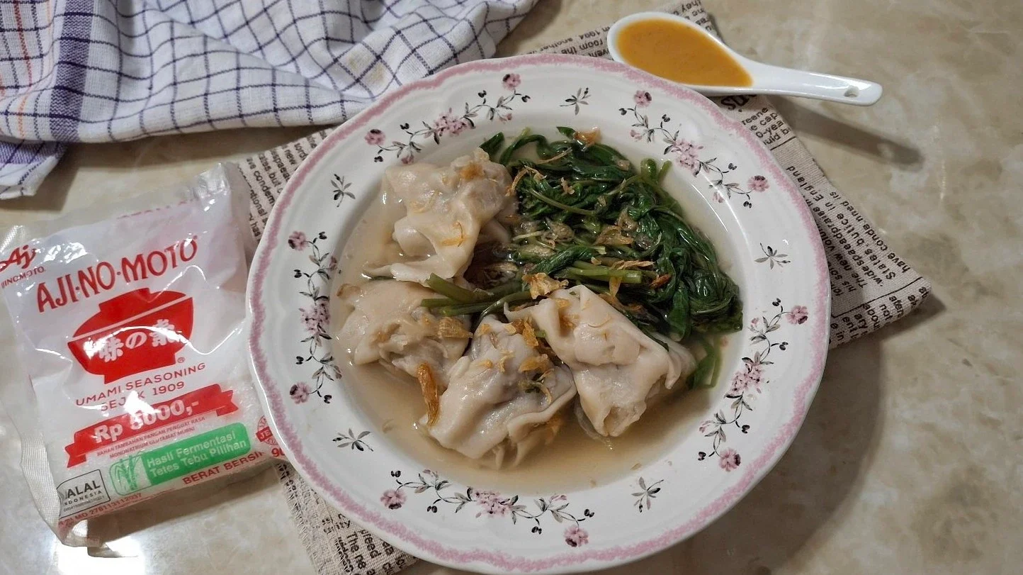 Pangsit Kuah Kangkung